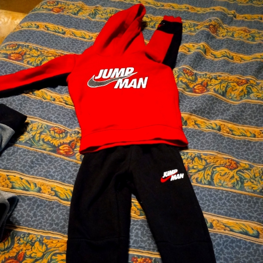 Kids   sweat suit